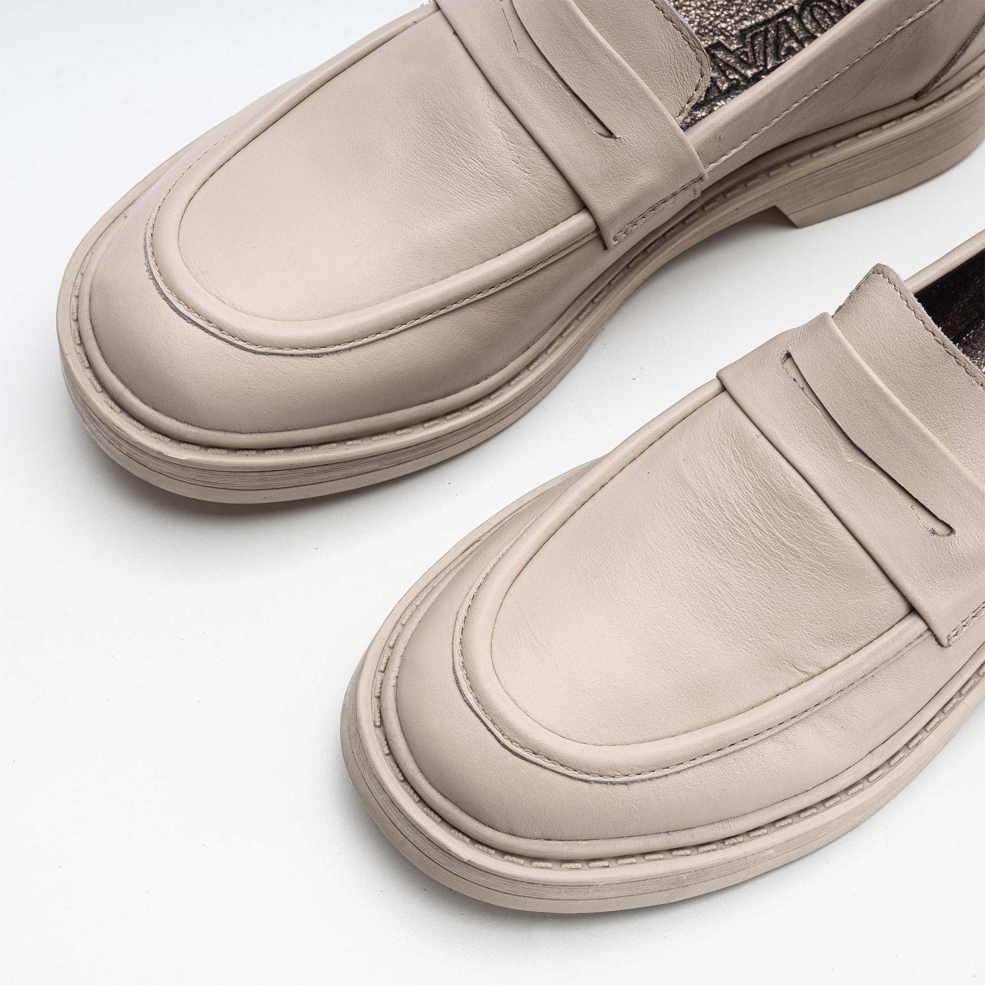 Volzak 6035 Beige Leather Shoe