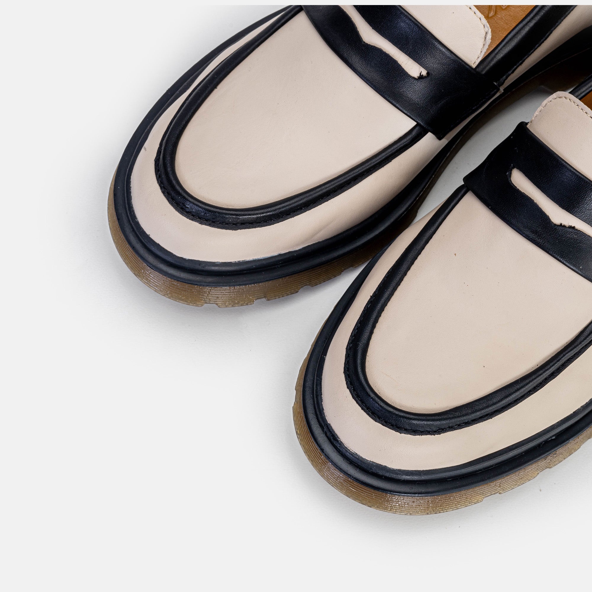 Volzak 422 Leather Shoe Beige Black