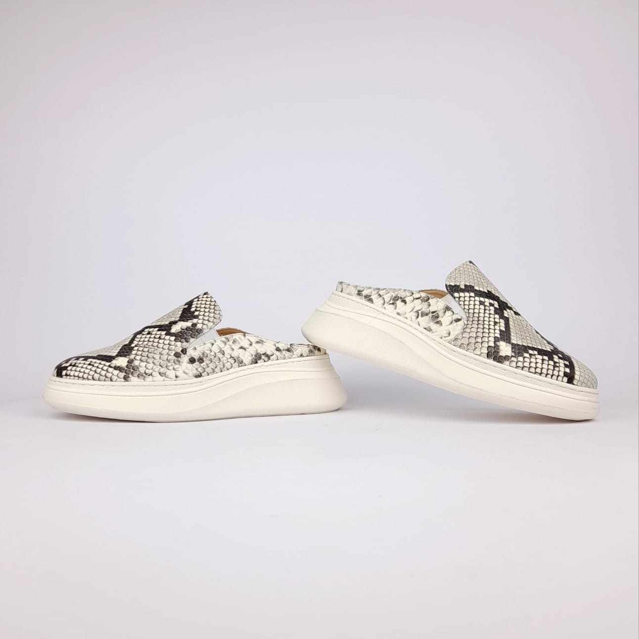 Volzak 02 Mule en cuir Beige & Noir