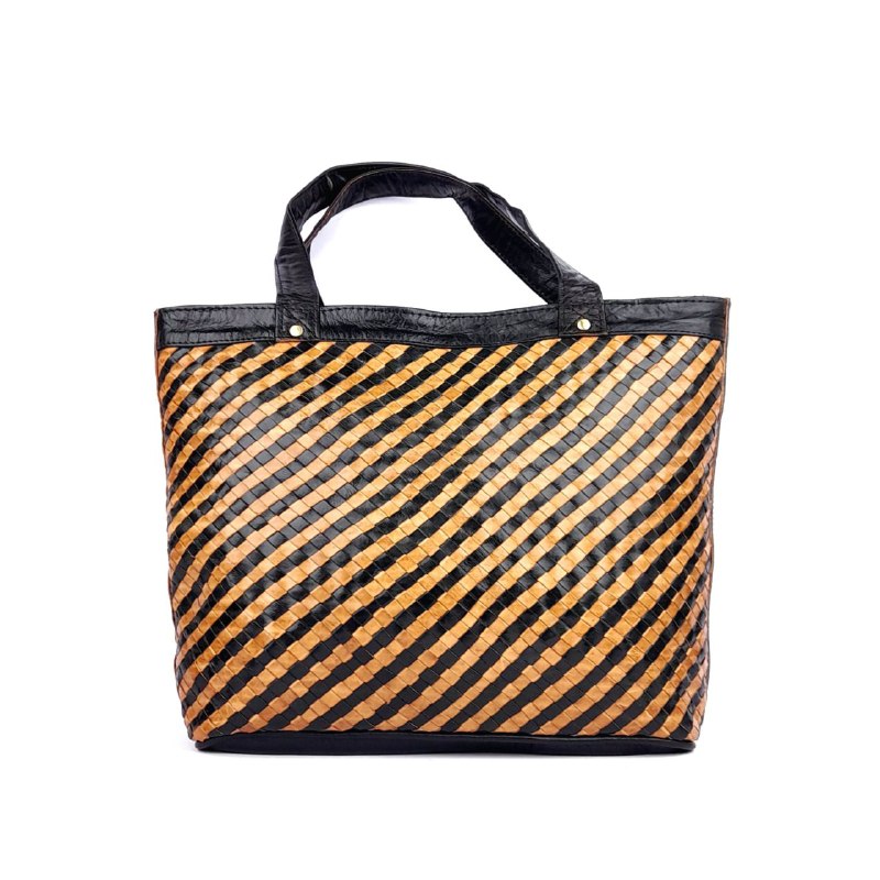 D34 Black traditional Leather Handbag